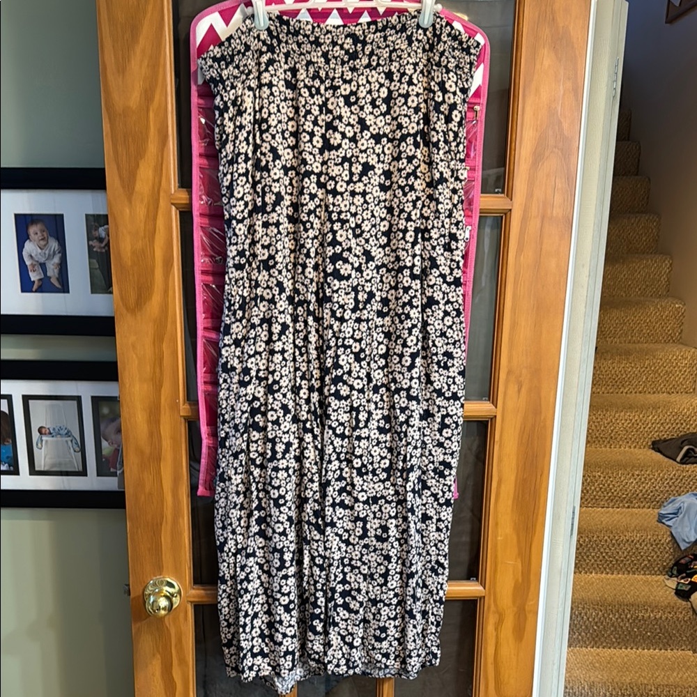 Floral Navy and White Women's pants